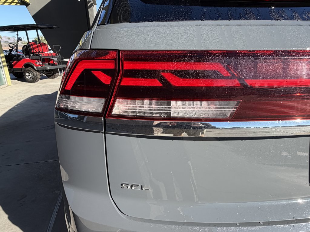 Used 2024 Volkswagen Atlas Cross Sport SEL R-Line w/ Adventure Package AWD/4WD image 14