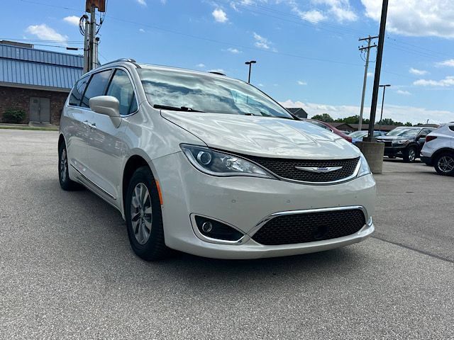 Used 2019 Chrysler Pacifica Touring-L Plus w/ Advanced Safetytec Group FWD image 9