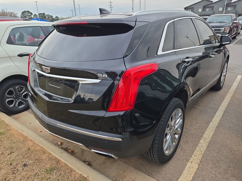 Used 2017 Cadillac XT5 Platinum image 3
