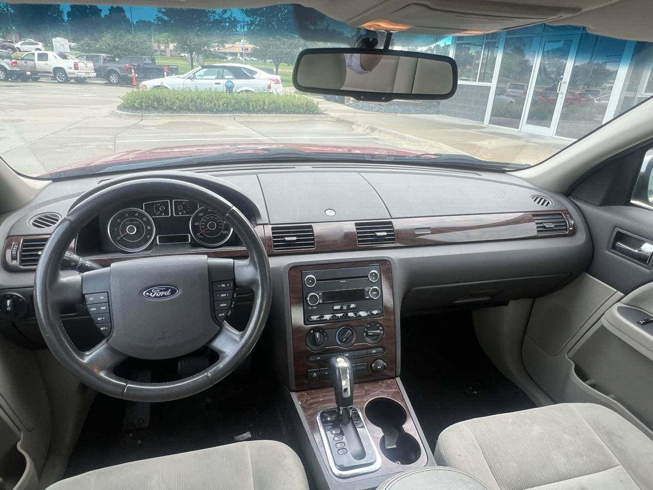 Used 2009 Ford Taurus SE FWD image 8