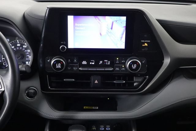 Used 2023 Toyota Highlander XLE FWD image 28