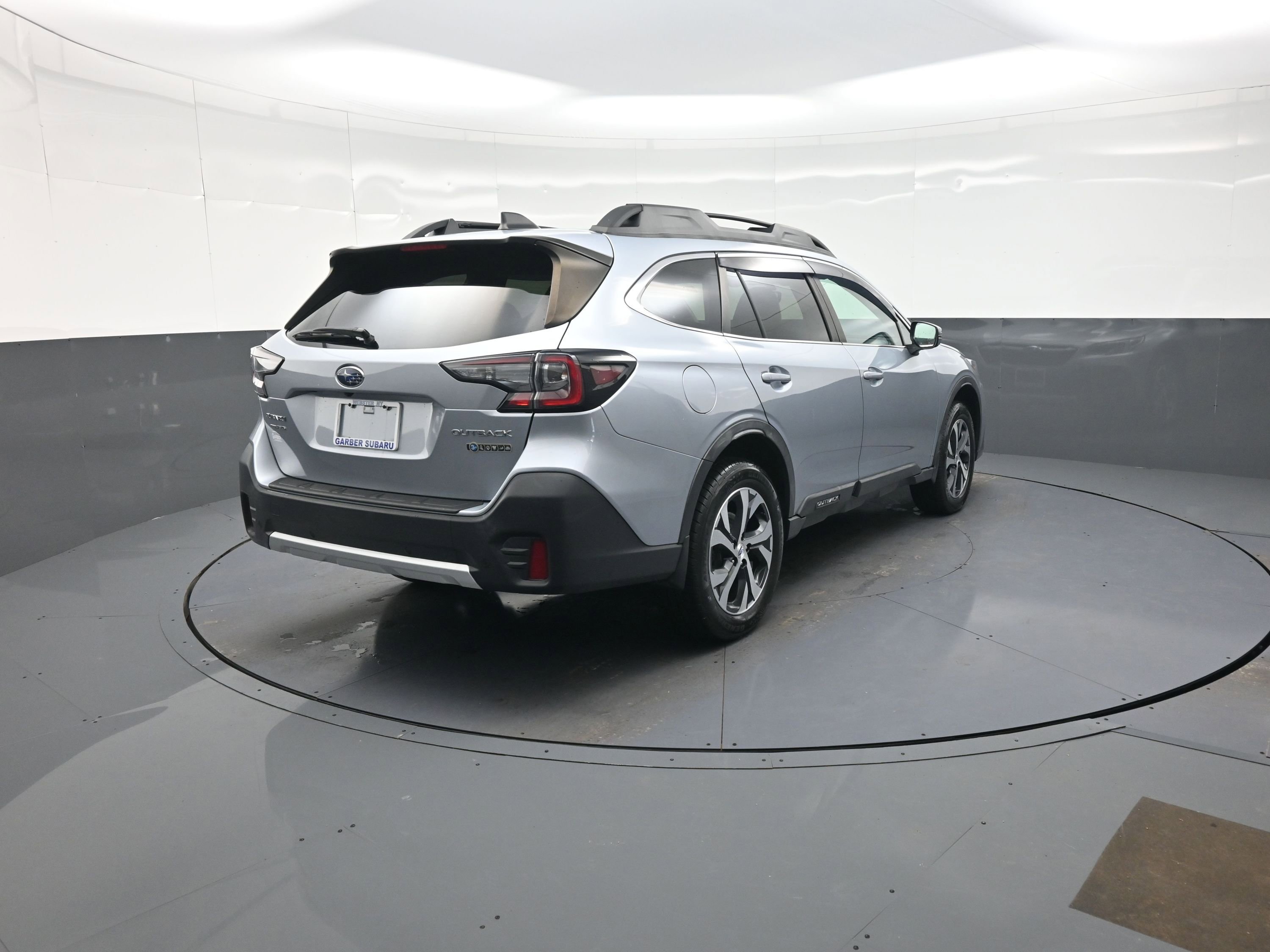 Used 2020 Subaru Outback Limited image 3