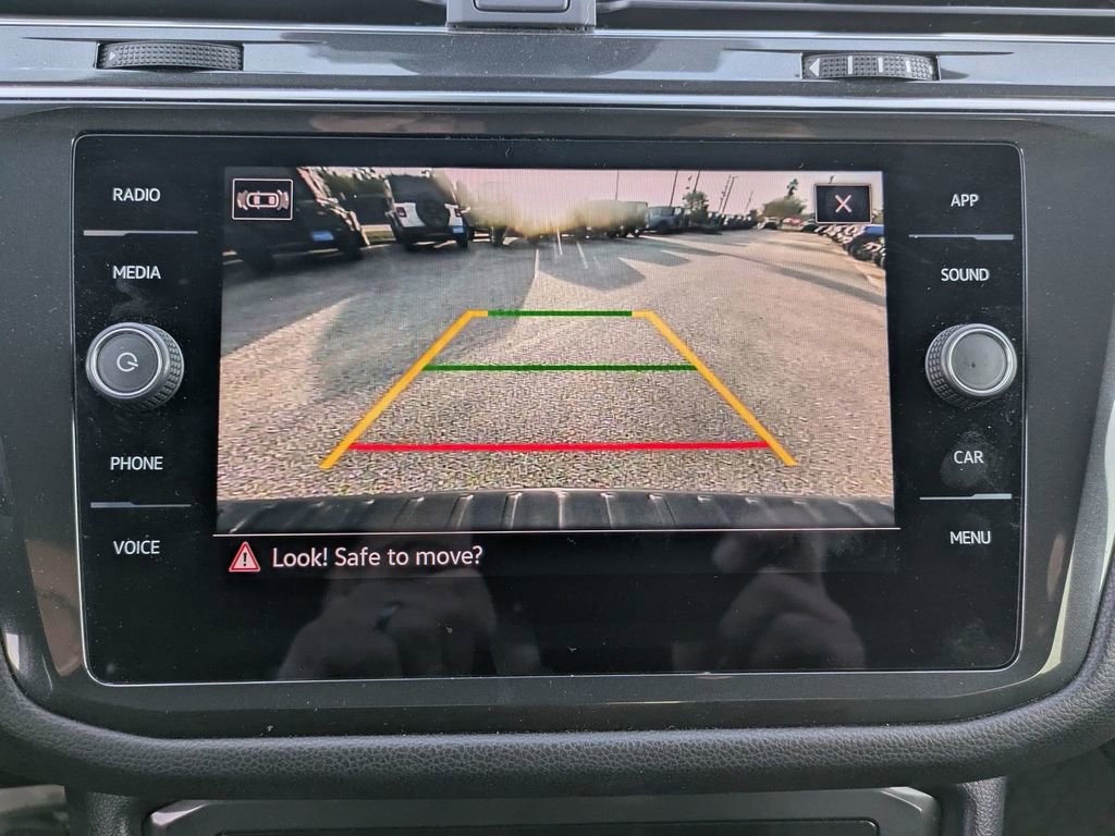 Used 2023 Volkswagen Tiguan SE R-Line image 22