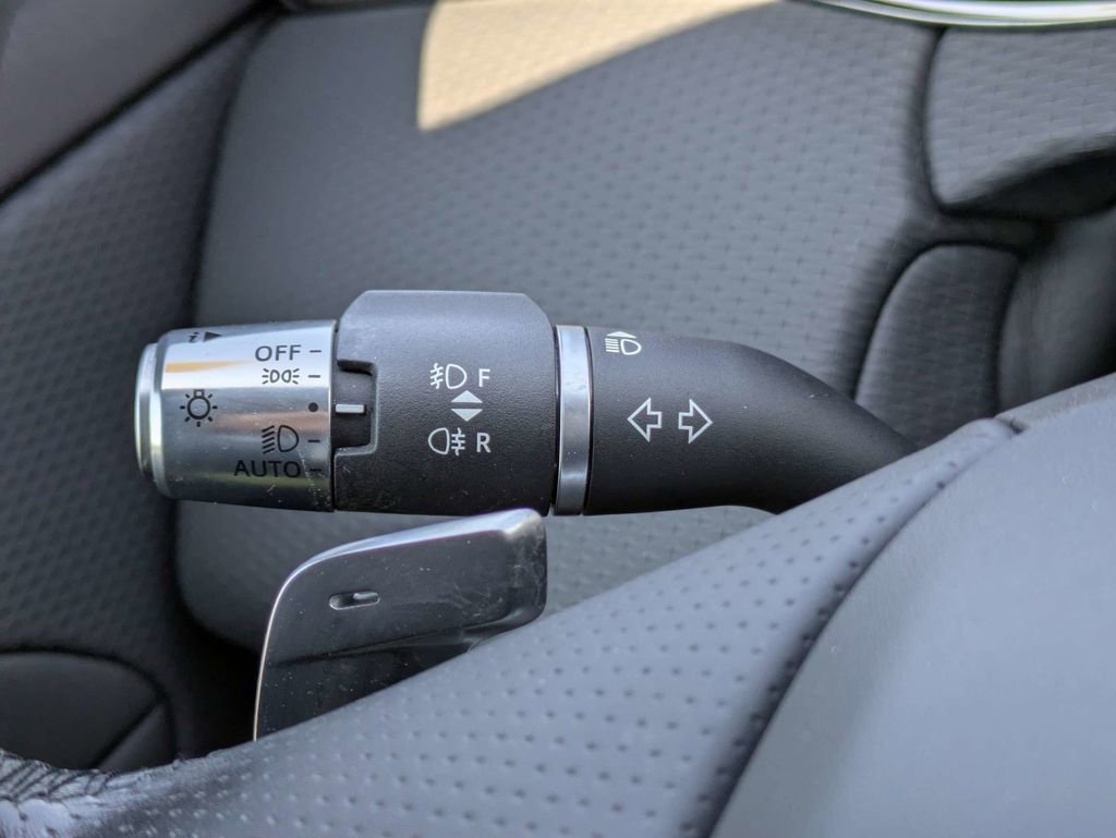 Used 2022 Land Rover Range Rover Evoque R-Dynamic S image 35