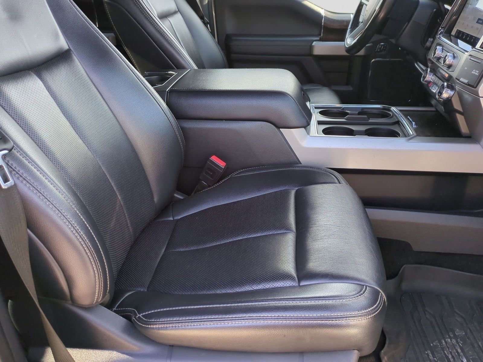 Used 2022 Ford F250 Lariat w/ Tremor Off-Road Package image 27