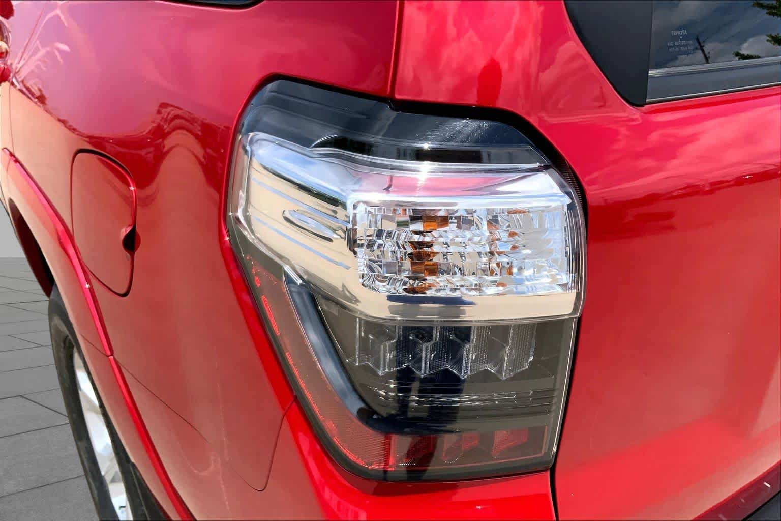 Used 2024 Toyota 4Runner SR5 AWD/4WD image 27