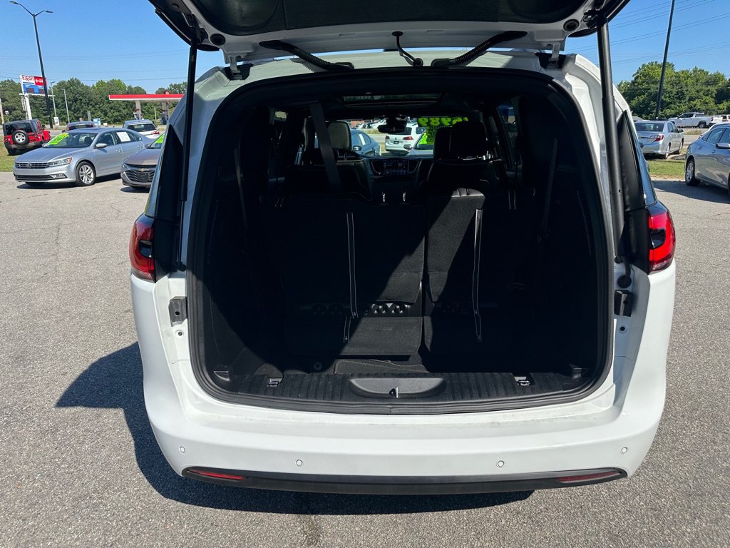 Used 2025 Chrysler Pacifica Limited FWD image 10