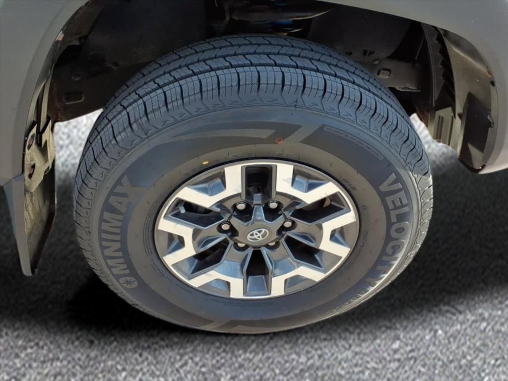Used 2021 Toyota Tacoma TRD Off-Road image 9