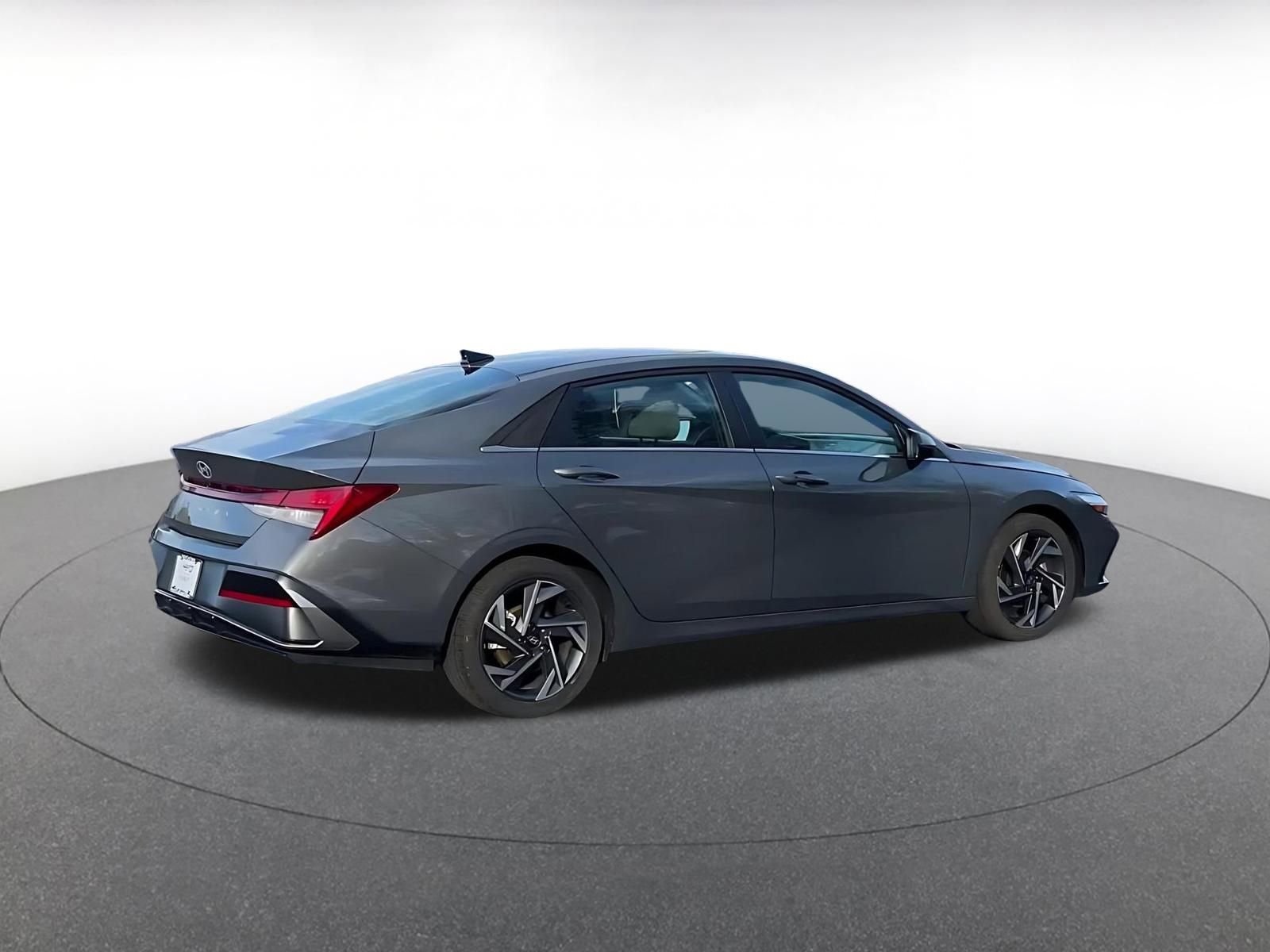 Used 2025 Hyundai Elantra SEL image 15