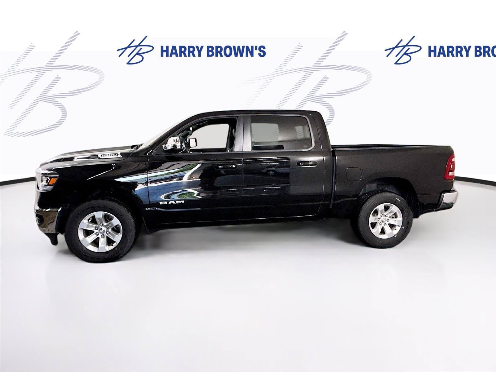Used 2024 RAM 1500 Laramie AWD/4WD image 28