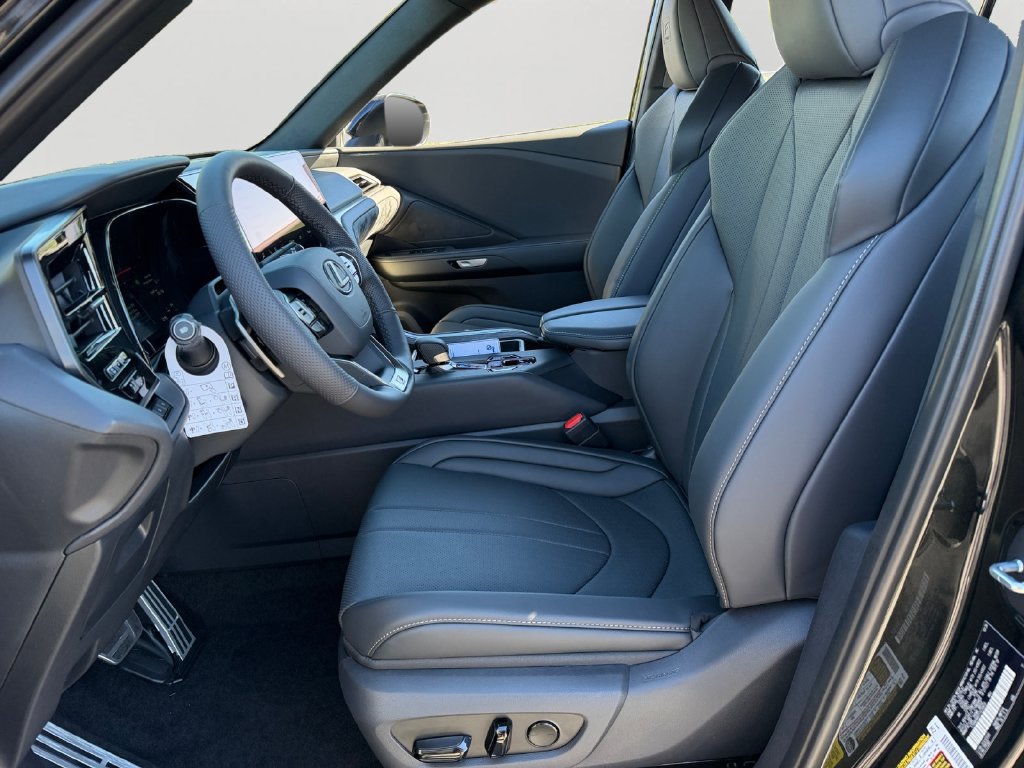New 2026 Lexus TX 500h AWD w/ Technology Package image 13