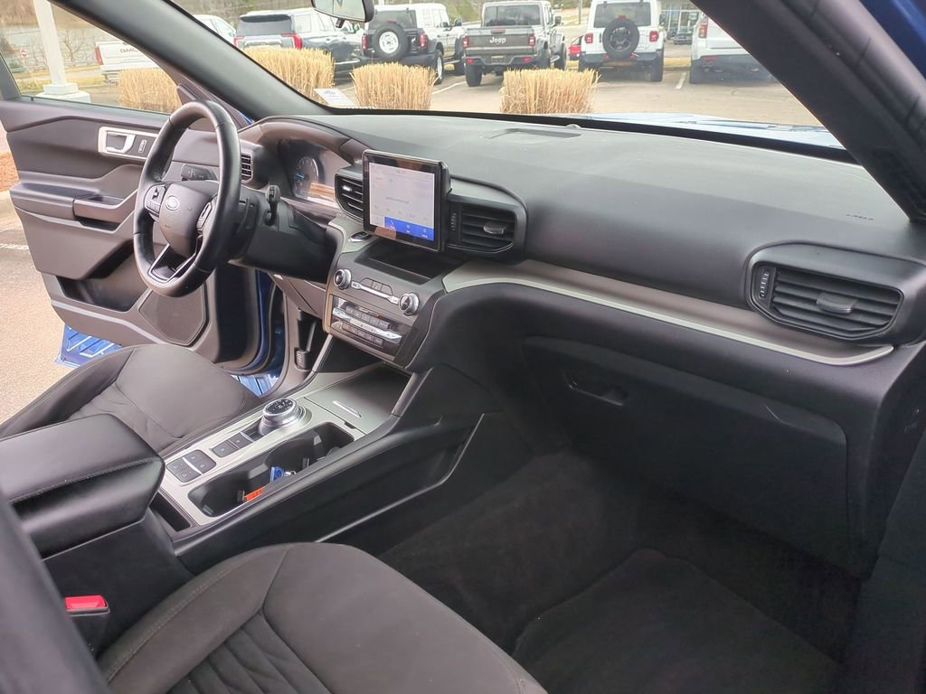 Used 2020 Ford Explorer XLT image 31