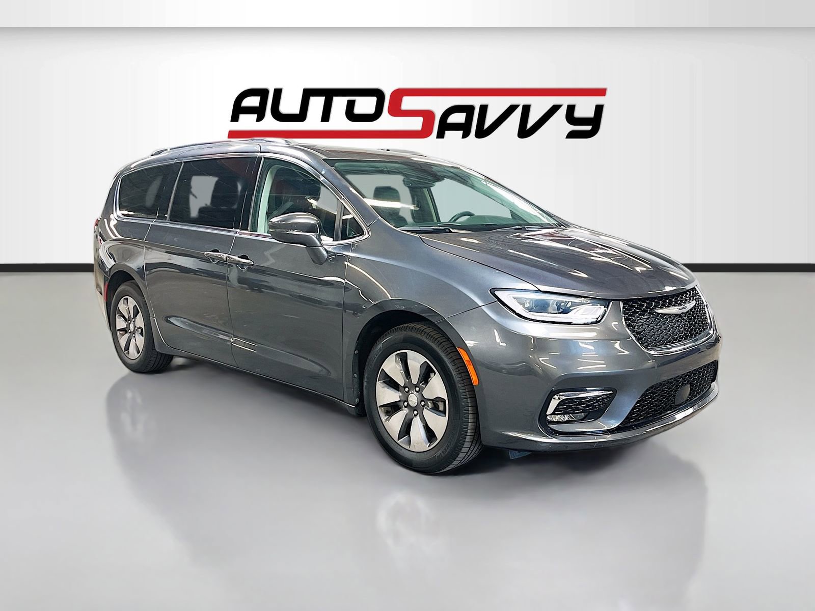 Used 2022 Chrysler Pacifica Touring-L FWD image 1
