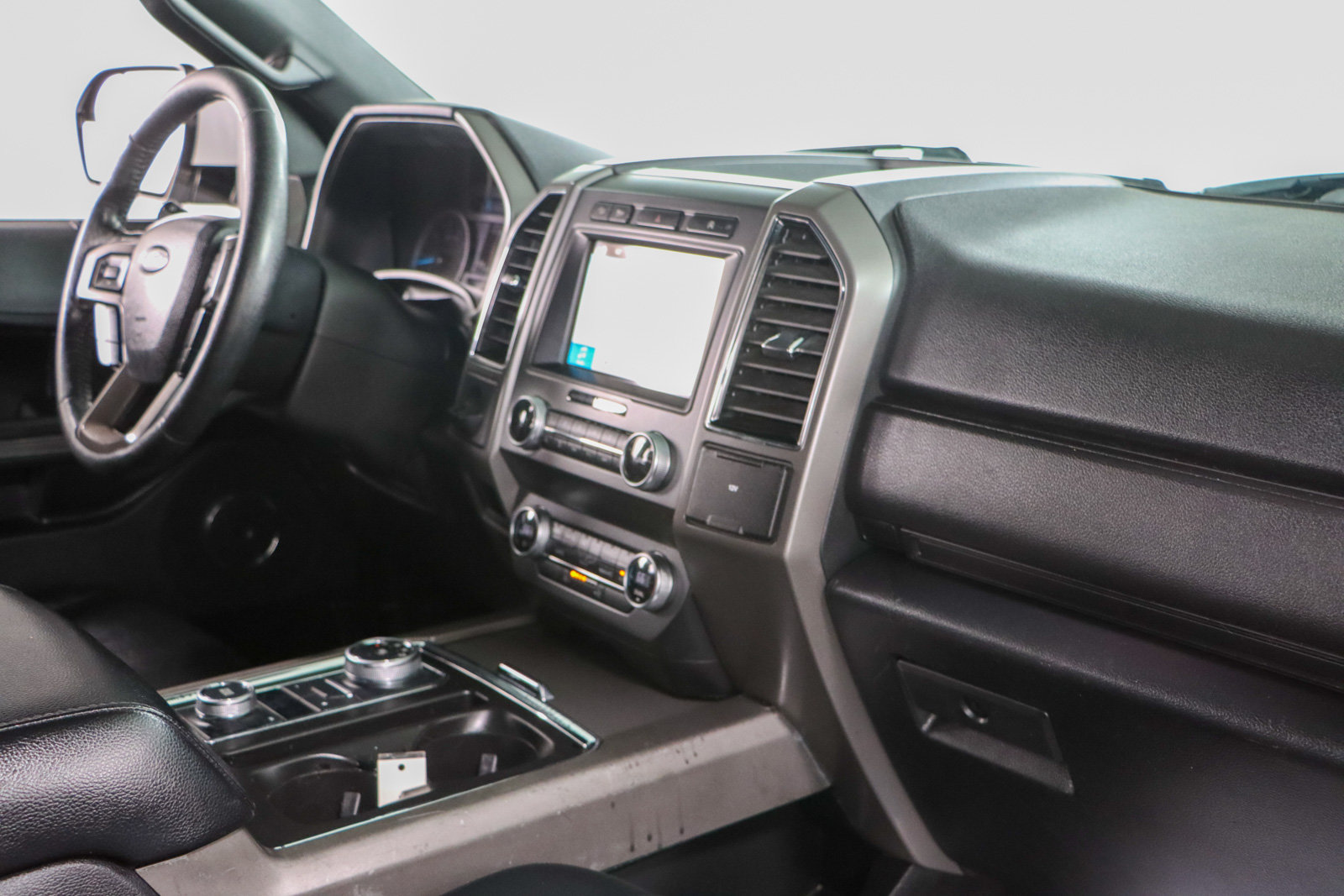 Used 2019 Ford Expedition XLT w/ Equipment Group 201A AWD/4WD image 27