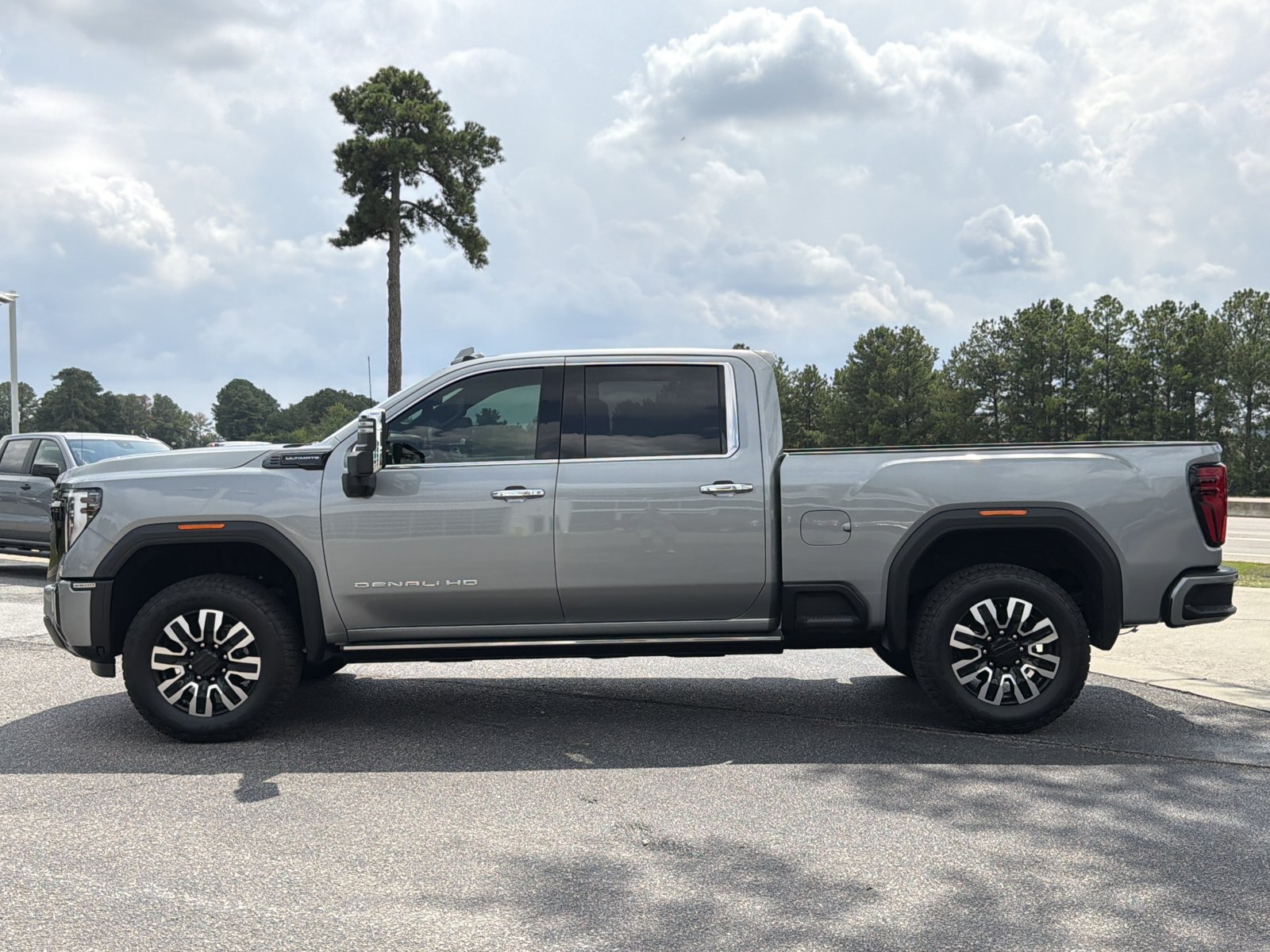 Used 2026 GMC Sierra 2500 Denali Ultimate AWD/4WD image 9
