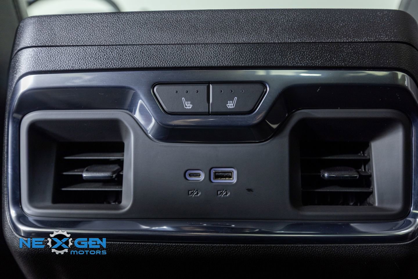 Used 2025 Chevrolet Silverado 2500 High Country w/ Technology Package image 30