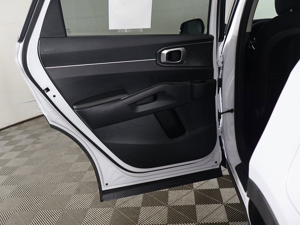 Used 2023 Kia Sorento LX FWD image 22