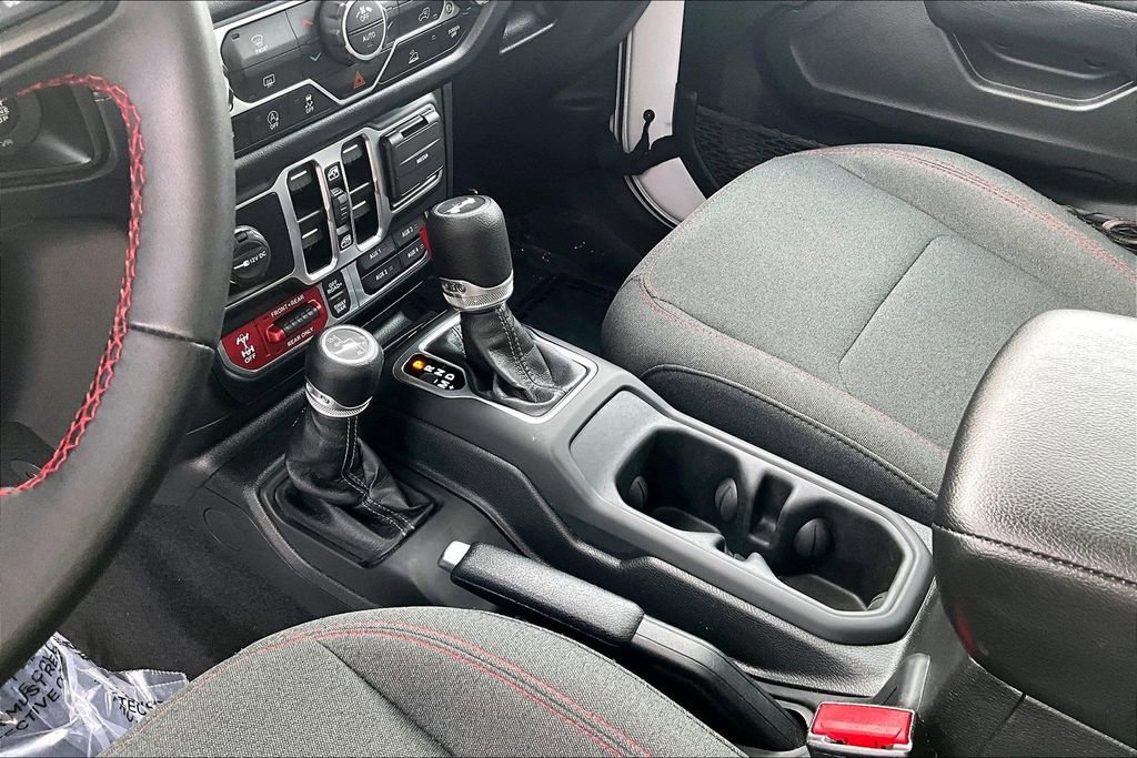 Used 2025 Jeep Wrangler Unlimited Rubicon AWD/4WD image 15