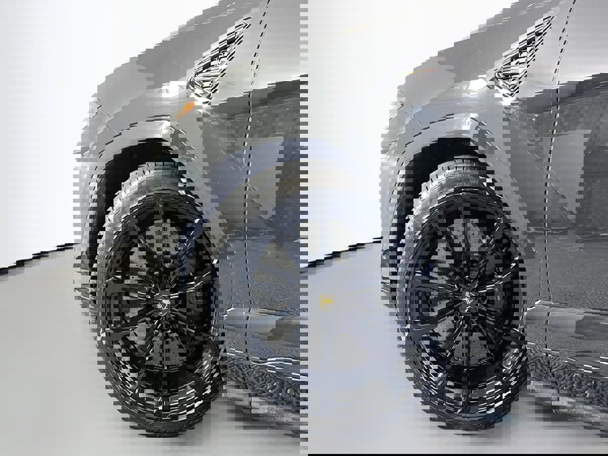 Used 2020 Lamborghini Urus image 40