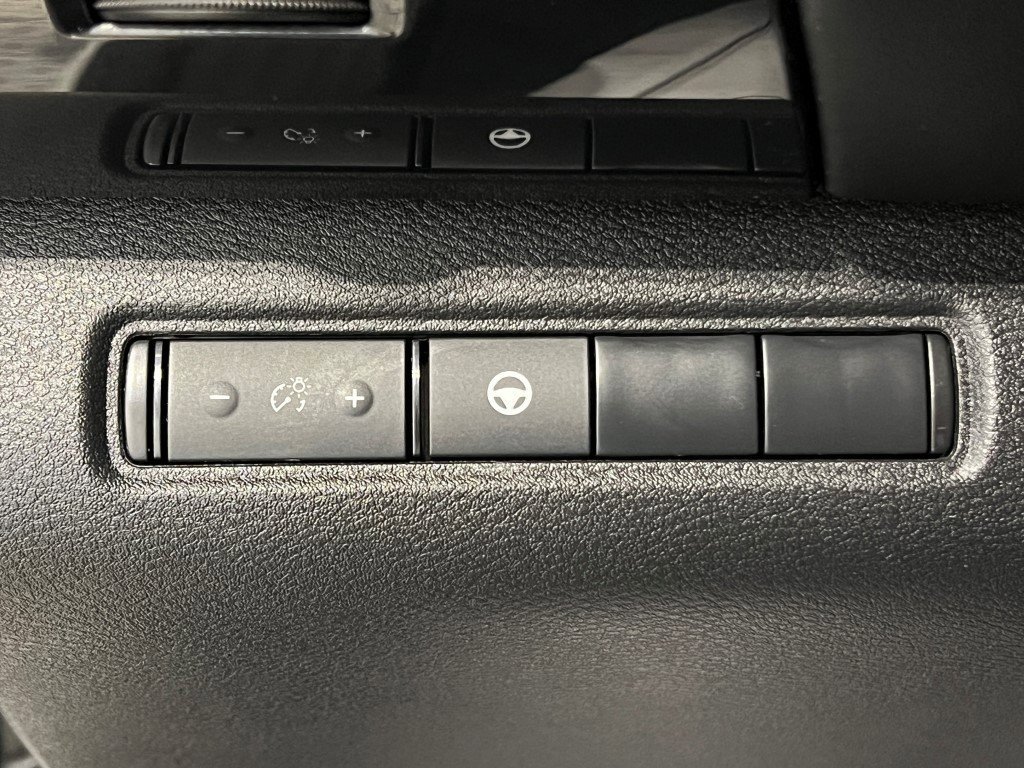 Used 2024 Nissan Pathfinder SV image 33