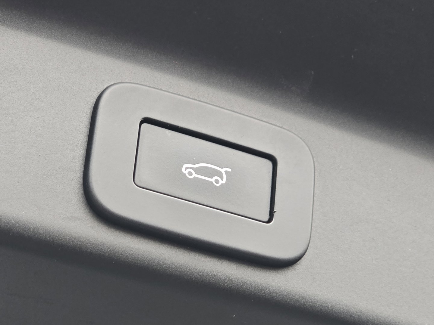 Used 2023 Jaguar F-PACE SVR image 29