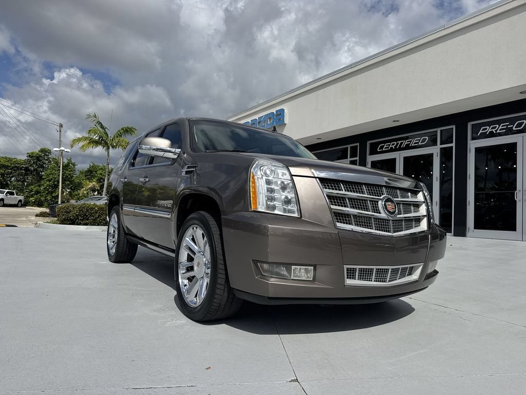 Used 2013 Cadillac Escalade Platinum RWD image 30