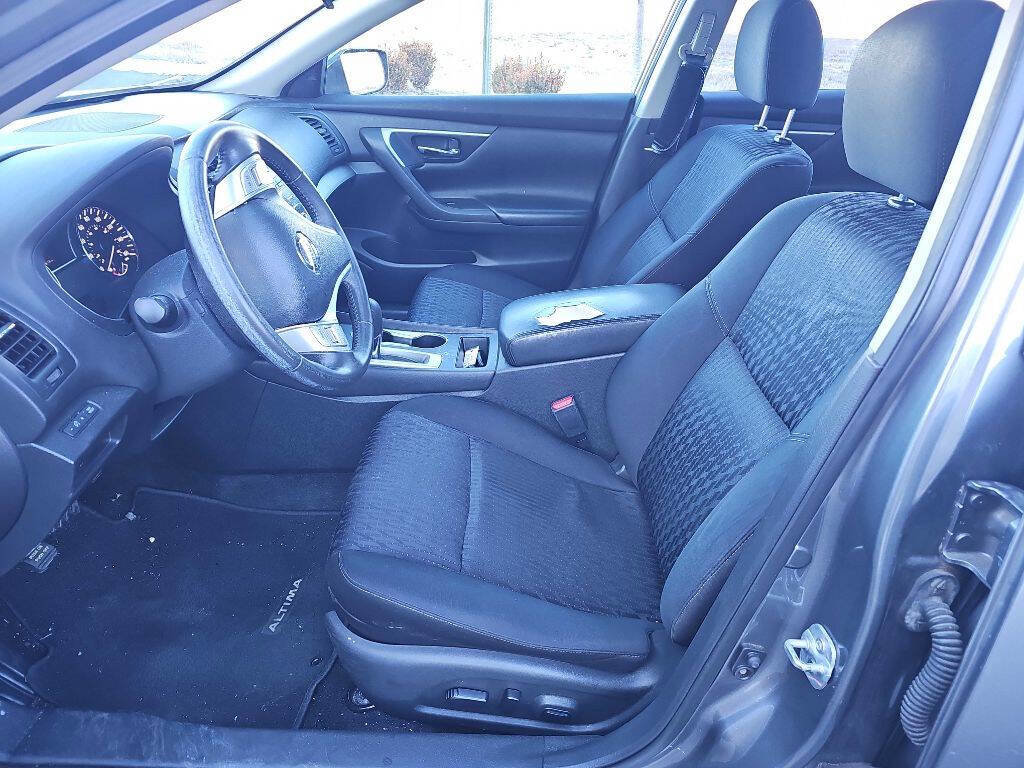 Used 2016 Nissan Altima 2.5 SV image 11