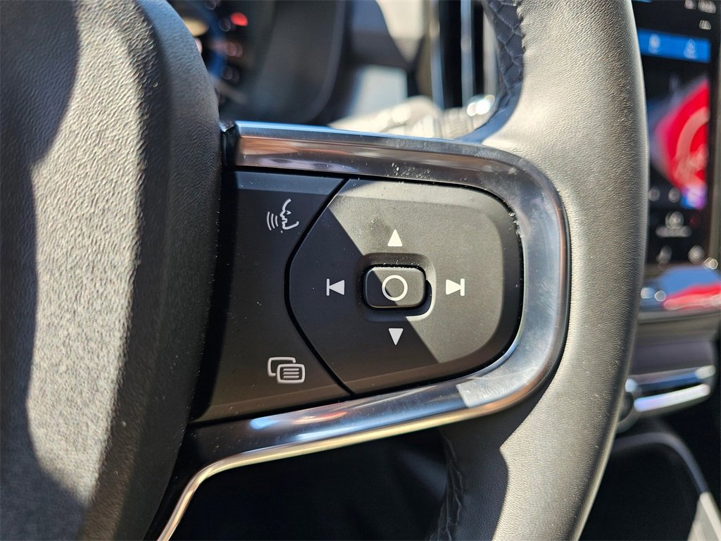 Used 2025 Volvo XC40 B5 Core image 22