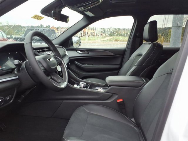 New 2025 Jeep Grand Cherokee Altitude image 7