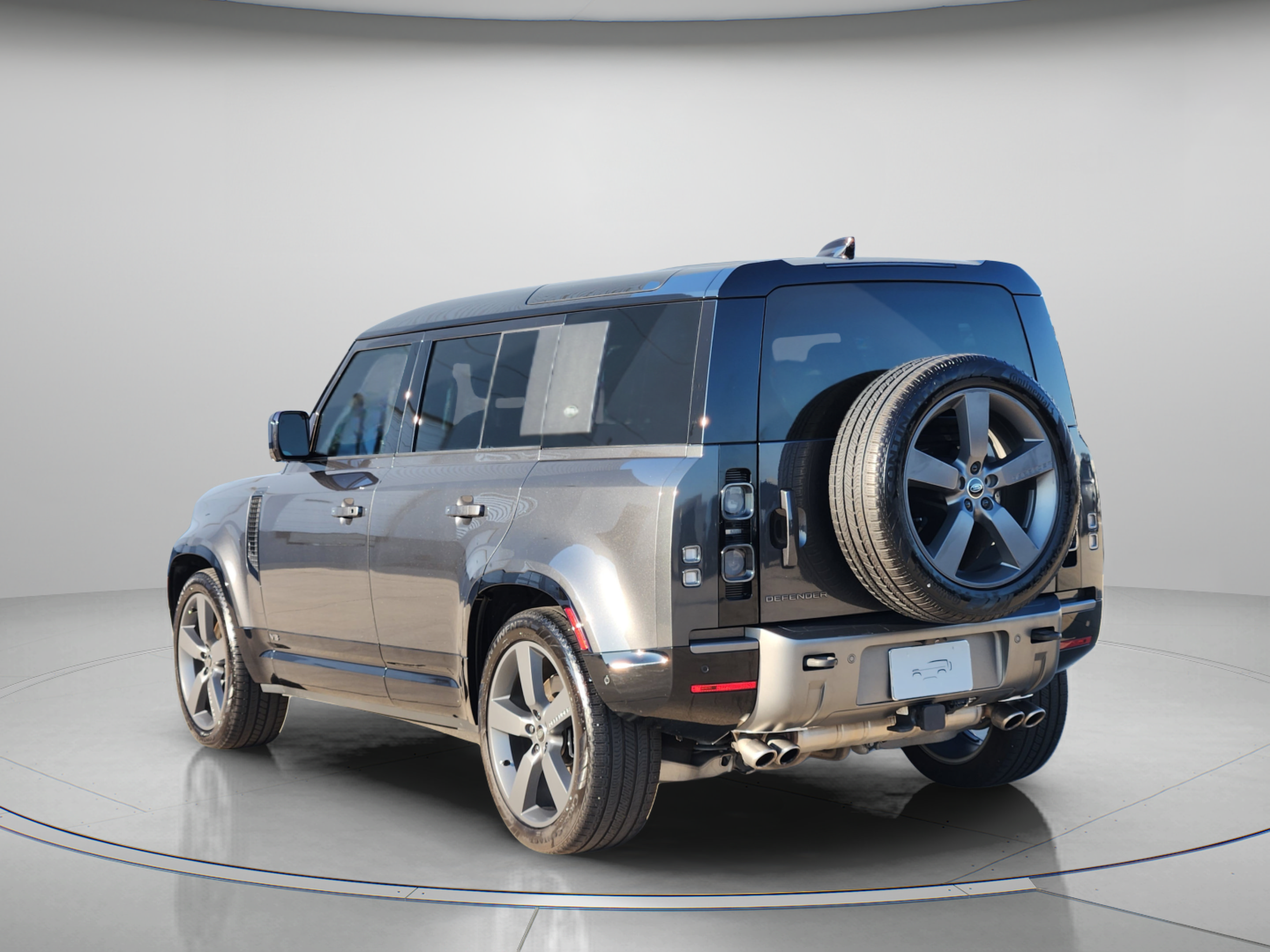 Certified 2023 Land Rover Defender 110 V8 AWD/4WD image 3