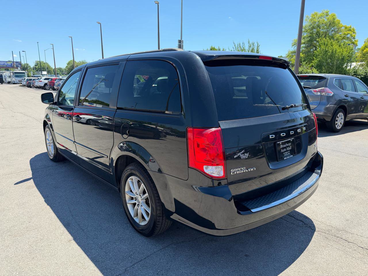 Used 2015 Dodge Grand Caravan SXT FWD image 5
