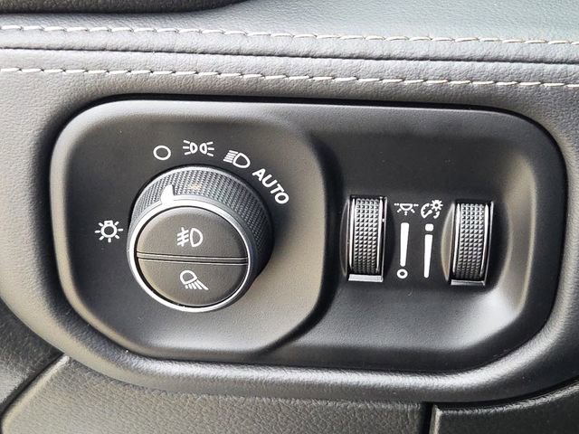 Used 2024 RAM 3500 Limited image 26