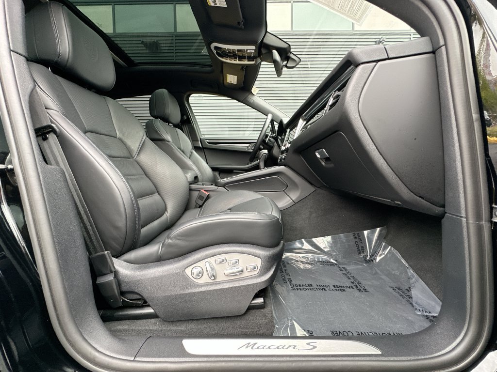Certified 2023 Porsche Macan S AWD/4WD image 30