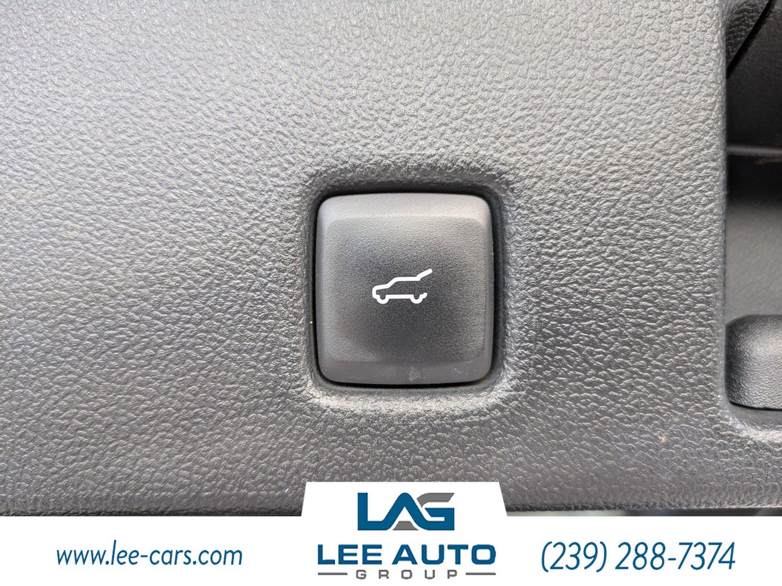 Used 2020 Ford Escape Titanium w/ Titanium Premium Package 2.0 image 11