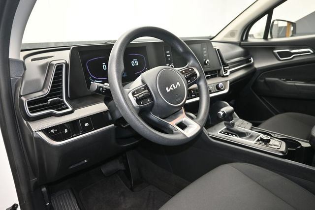 Used 2025 Kia Sportage LX FWD image 8