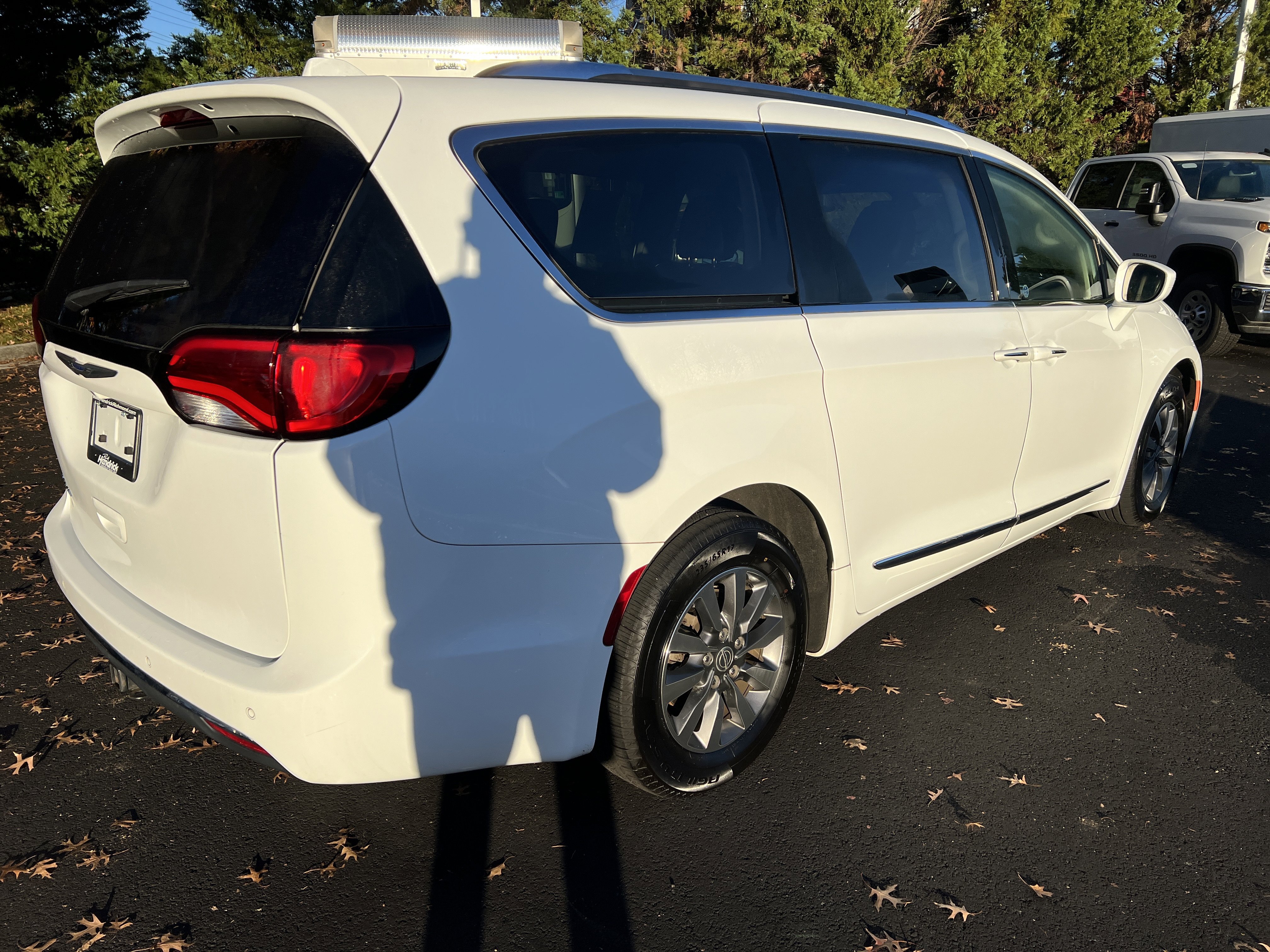 Used 2020 Chrysler Pacifica Touring-L Plus image 10