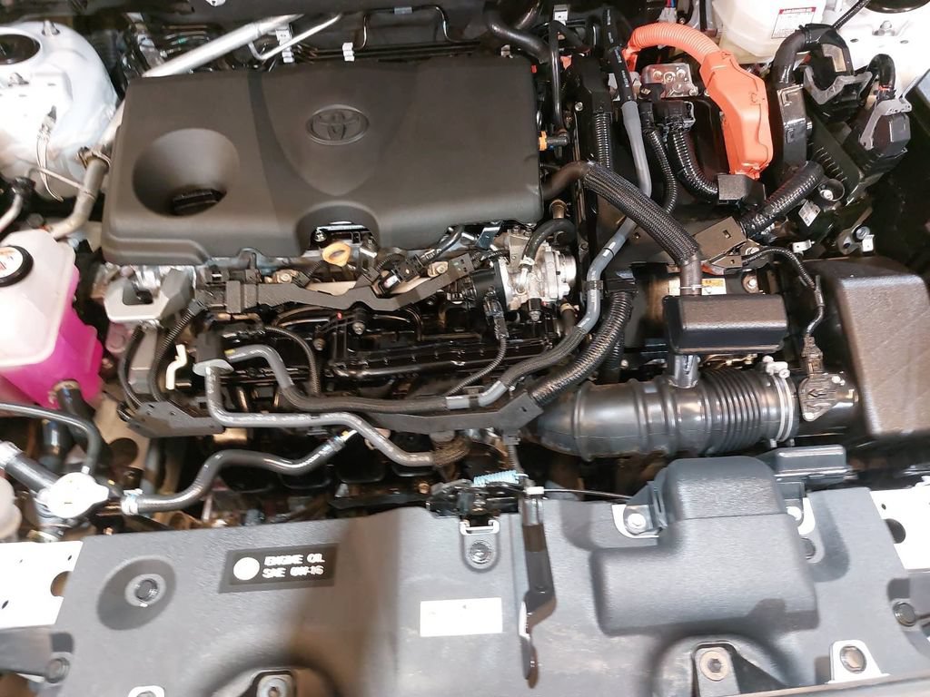 Used 2025 Toyota RAV4 XLE AWD/4WD image 24