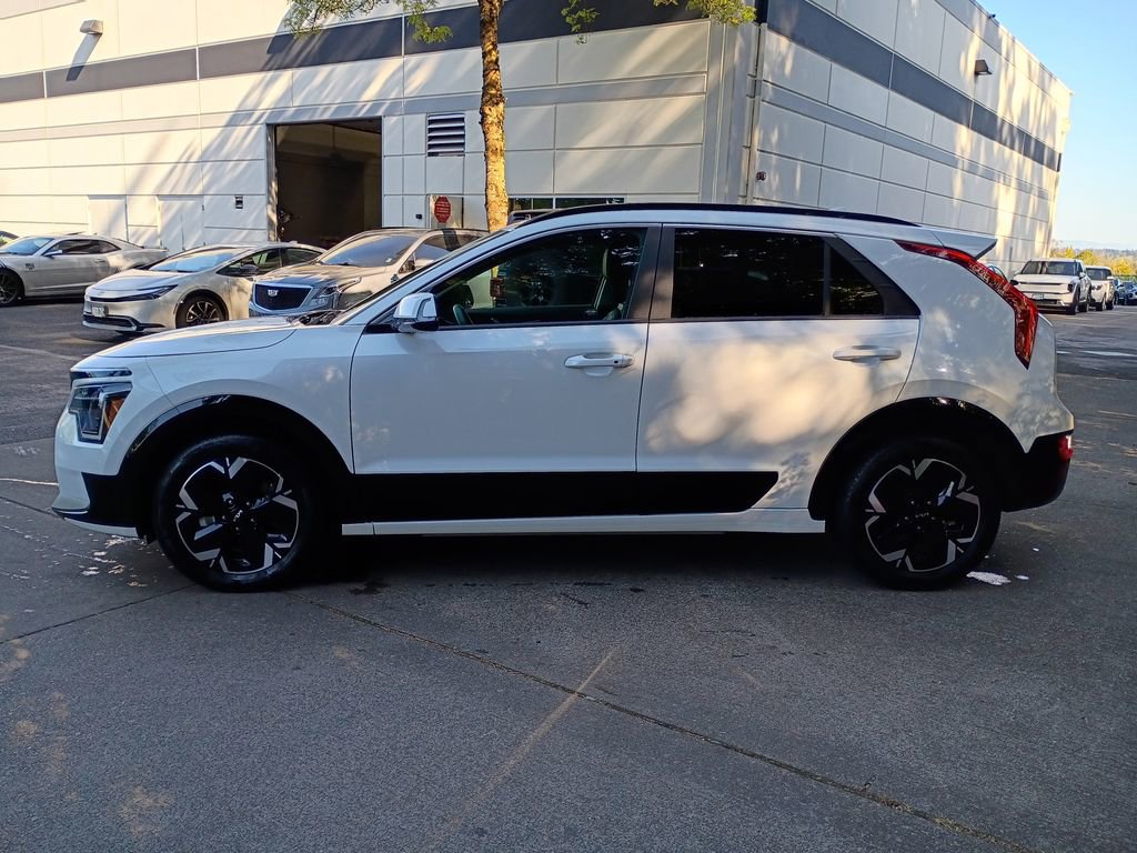 Used 2024 Kia Niro Wind w/ Wind Preserve Package FWD image 7