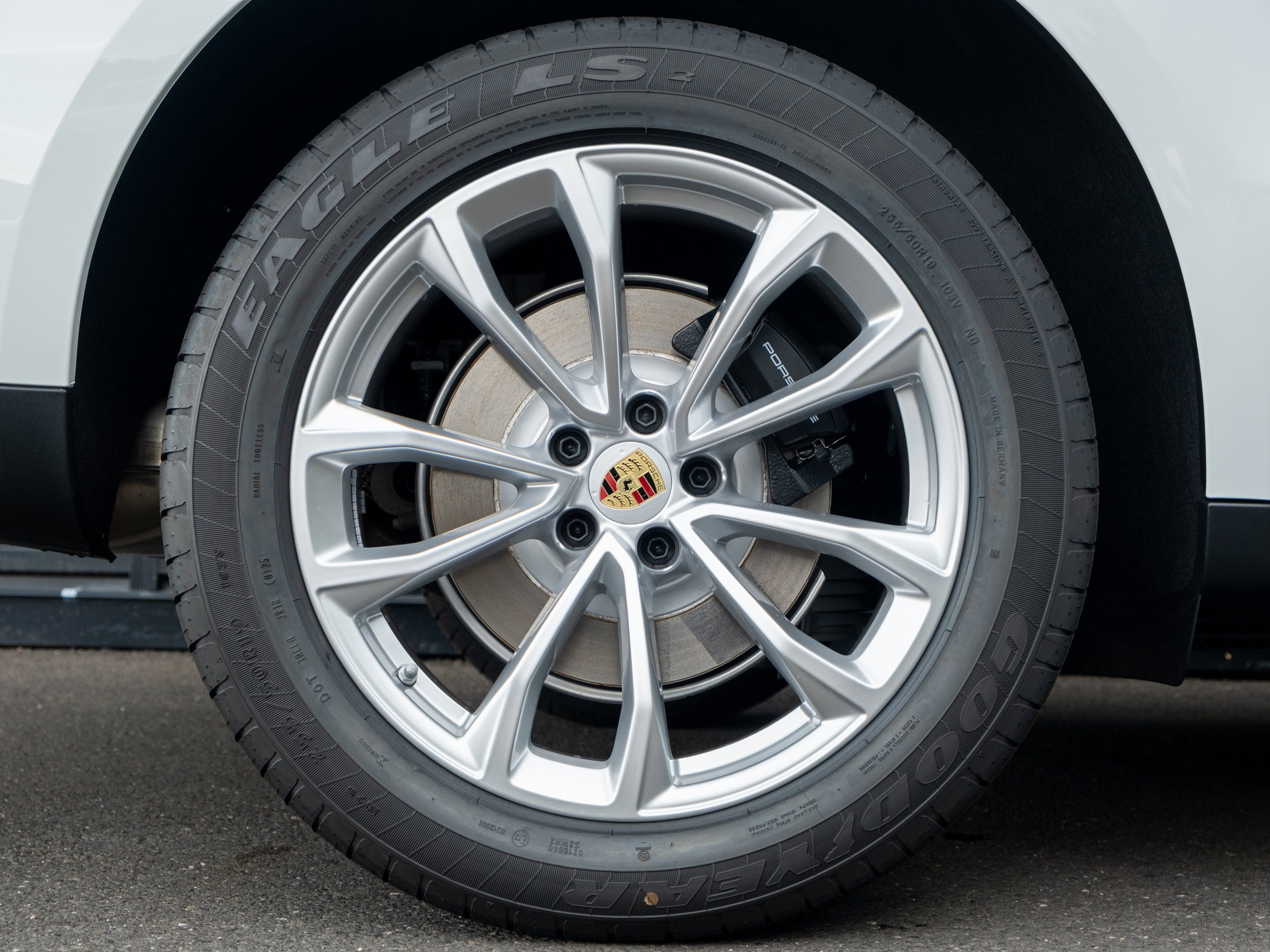 Certified 2026 Porsche Macan image 14