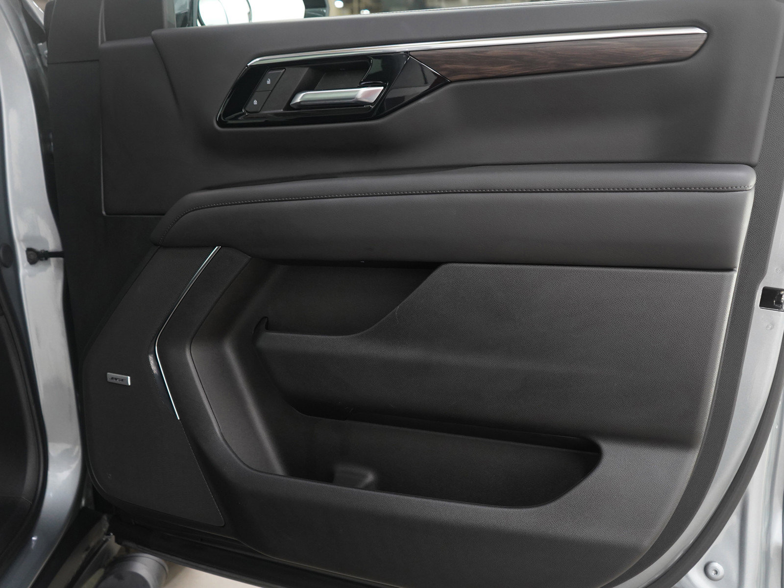 Used 2025 Chevrolet Tahoe Z71 w/ Z71 Off-Road Package image 9