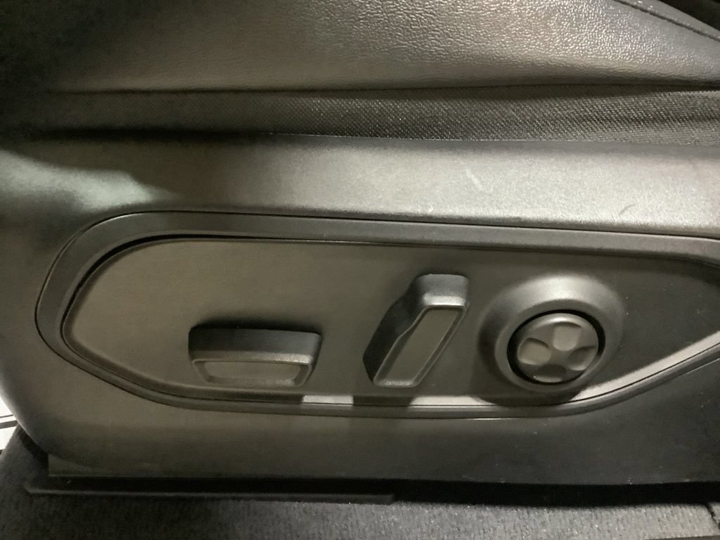 Certified 2023 Jeep Grand Cherokee Limited w/ Luxury Tech Group II AWD/4WD image 23