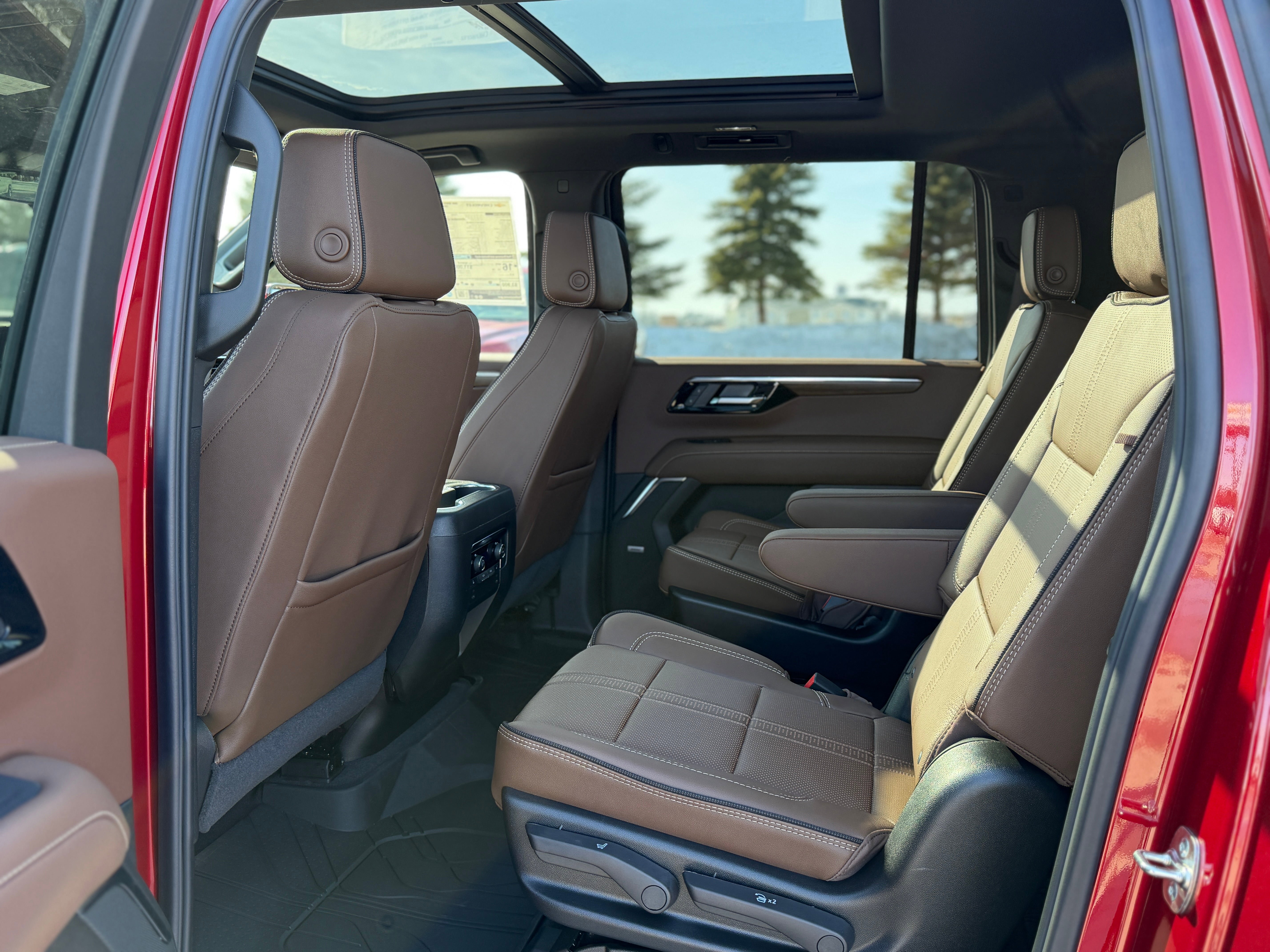 New 2026 Chevrolet Suburban High Country image 7