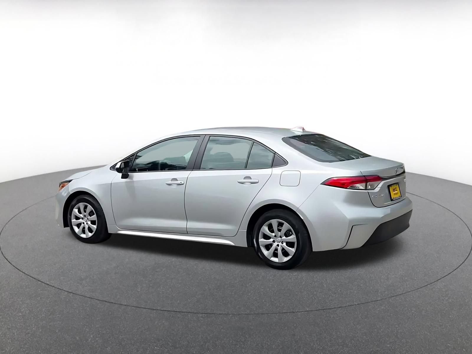 Used 2025 Toyota Corolla LE FWD image 9