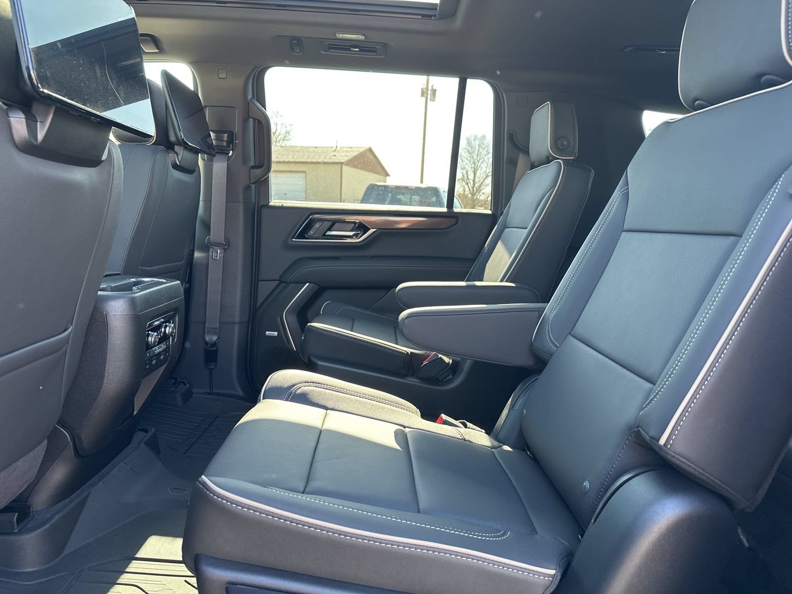 New 2026 GMC Yukon XL Elevation AWD/4WD image 23