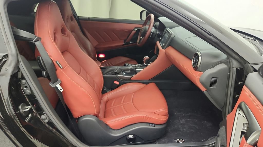 Used 2020 Nissan GT-R Premium w/ Premium Interior Package AWD/4WD image 38