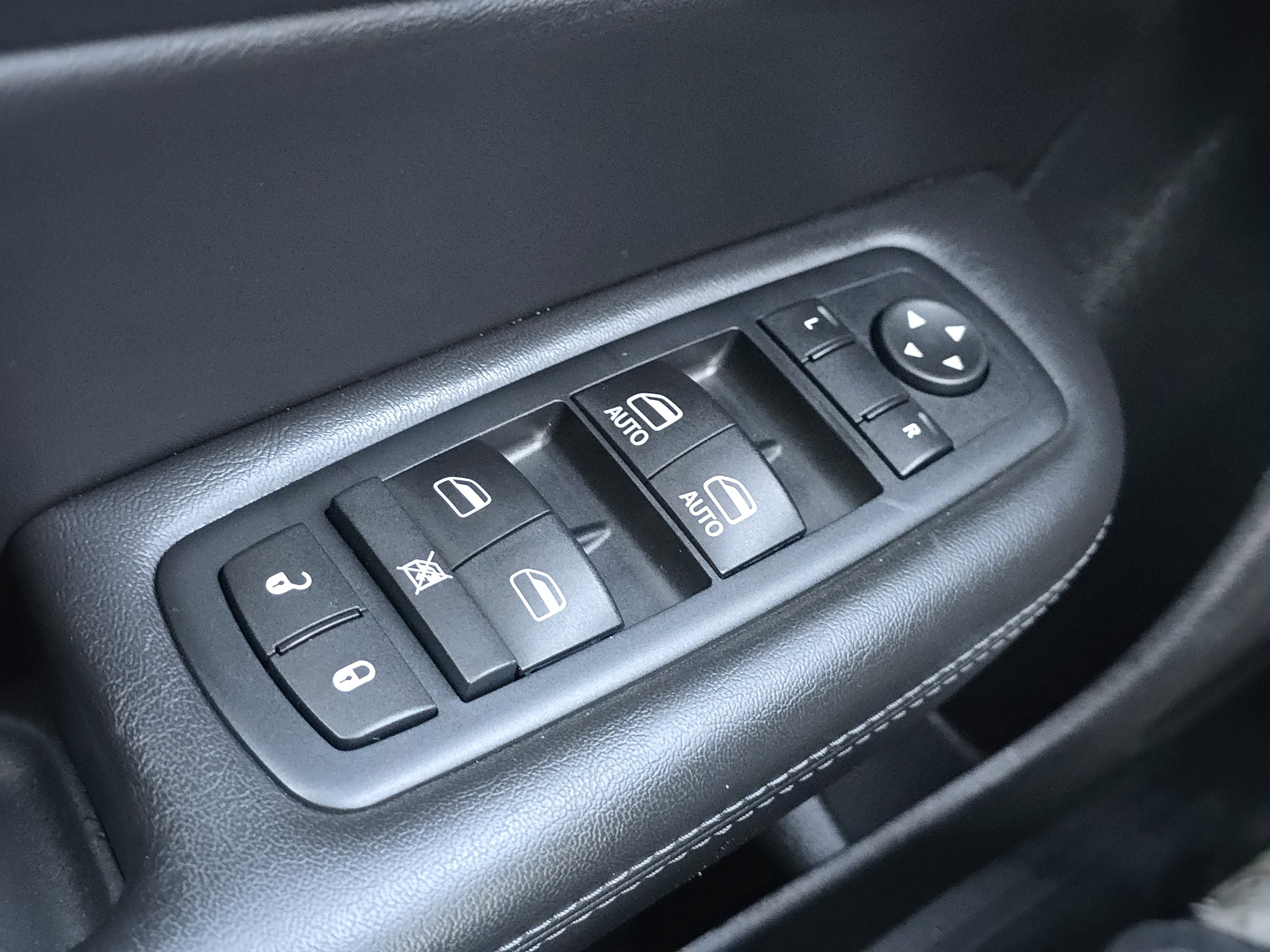 Used 2016 Chrysler 200 S image 25