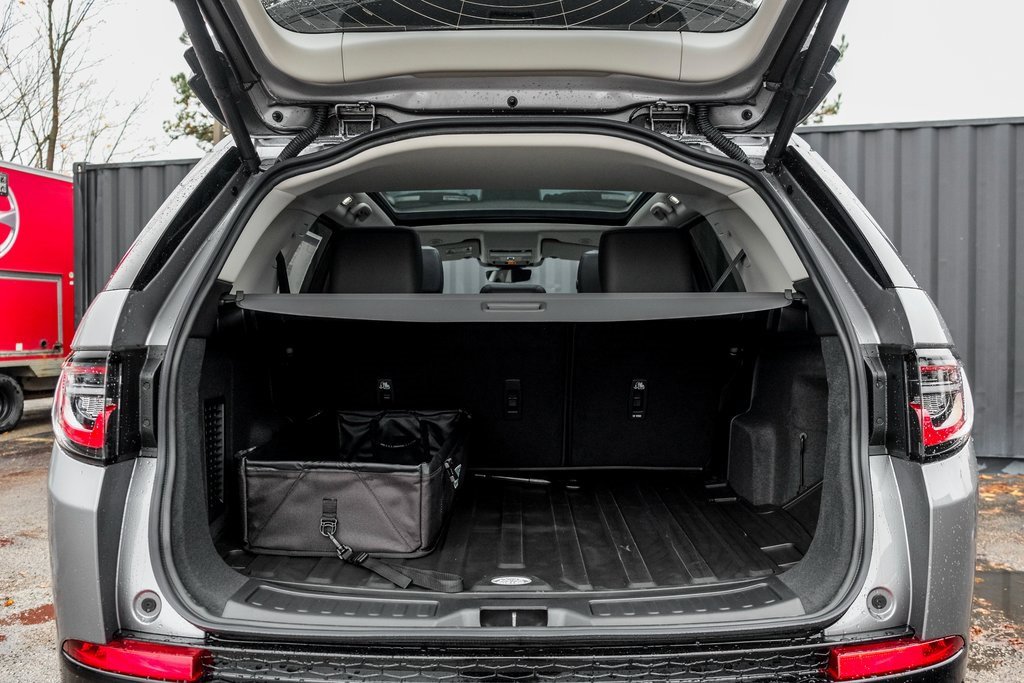 New 2025 Land Rover Discovery Sport S image 9