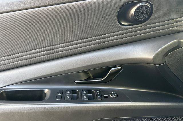Used 2025 Hyundai Elantra Sport image 11