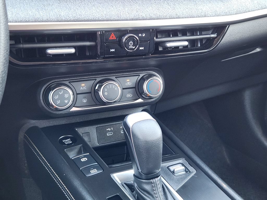 Certified 2025 Nissan Kicks SV AWD/4WD image 16