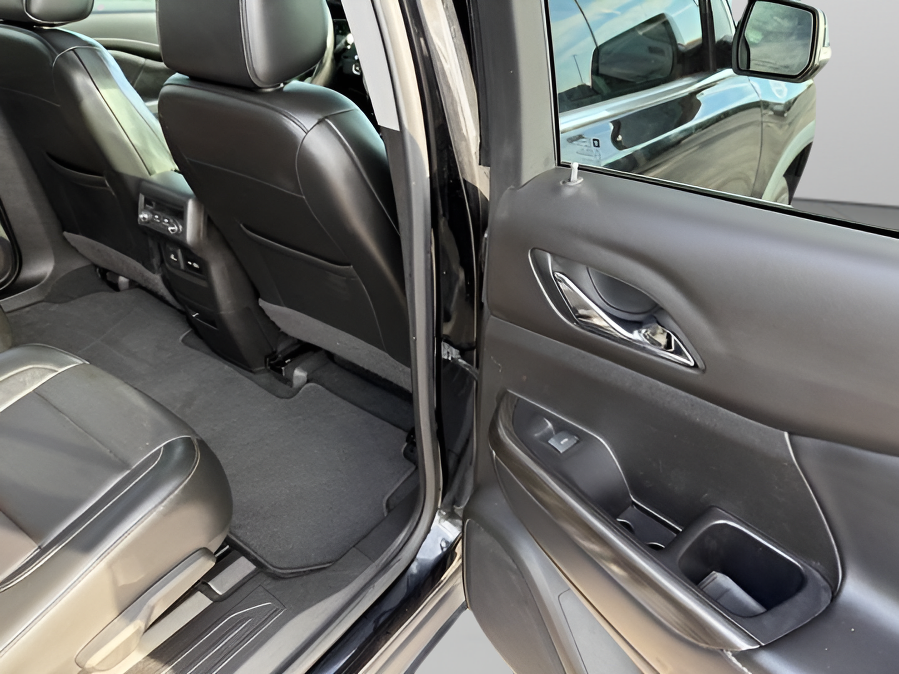 Used 2020 GMC Acadia SLT FWD image 11